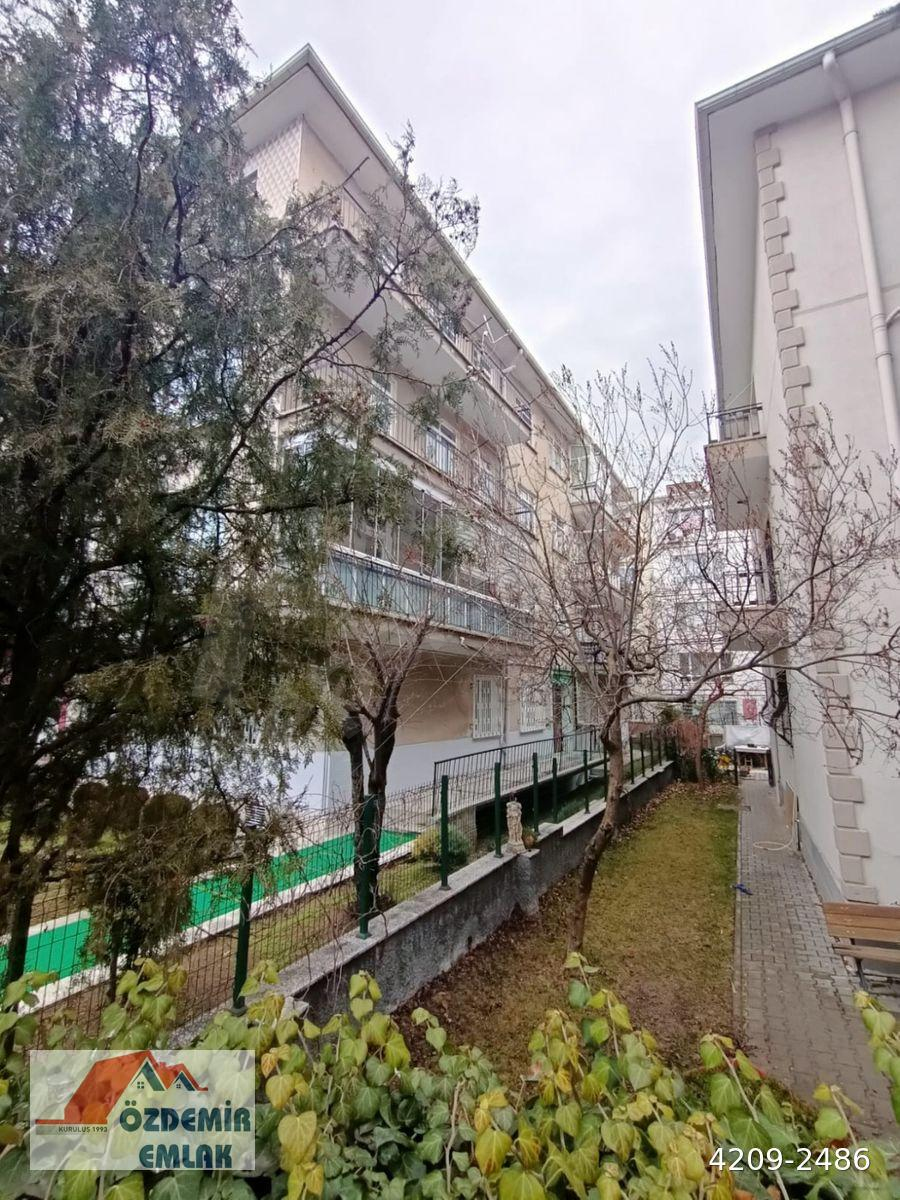 EMEK ÖZDEMİR EMLAKTAN HAZİNE YAKINI CADDE ÜZERİ BAKIMLI 2+1
