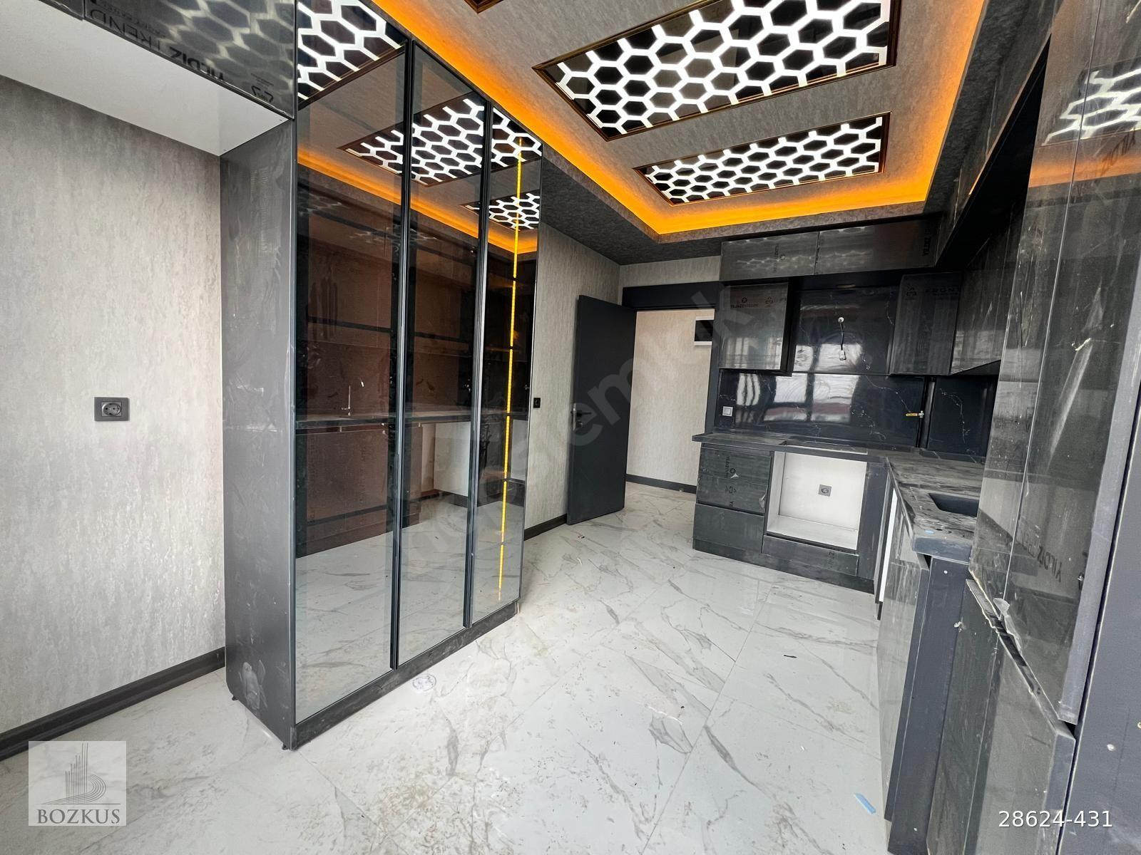 BOZKUŞ EMLAK'TAN AKYURT'TA LÜKS YAPILI, ALTTAN ISITMALI DAİRE.