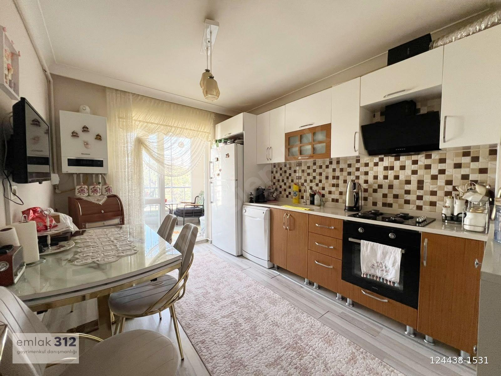 GÜLVEREN MAH. GÜLSER SK. MEBS OKULU YAKINI 135m² ARA KAT 3+1