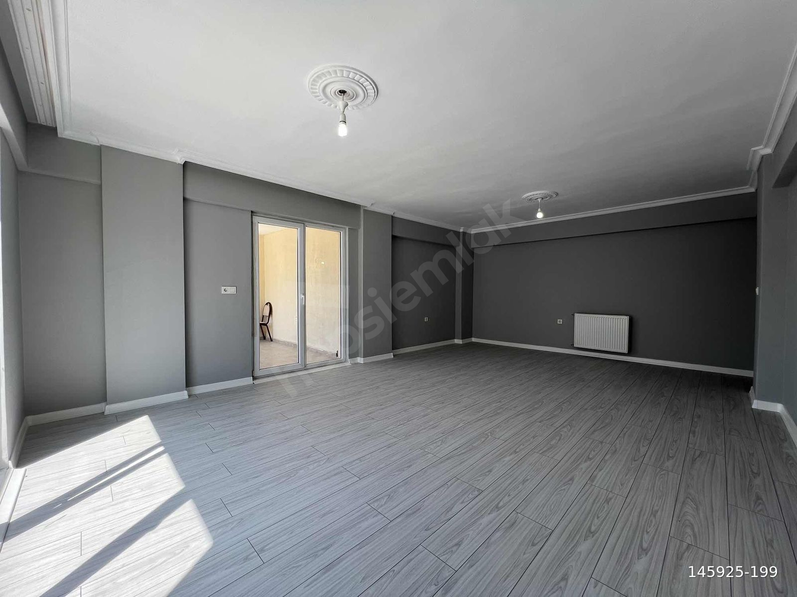 YAMANER'DEN DUMLUPINAR'DA,AİLE BİNASINDA 3+1 160M2 SATILIK DAİRE