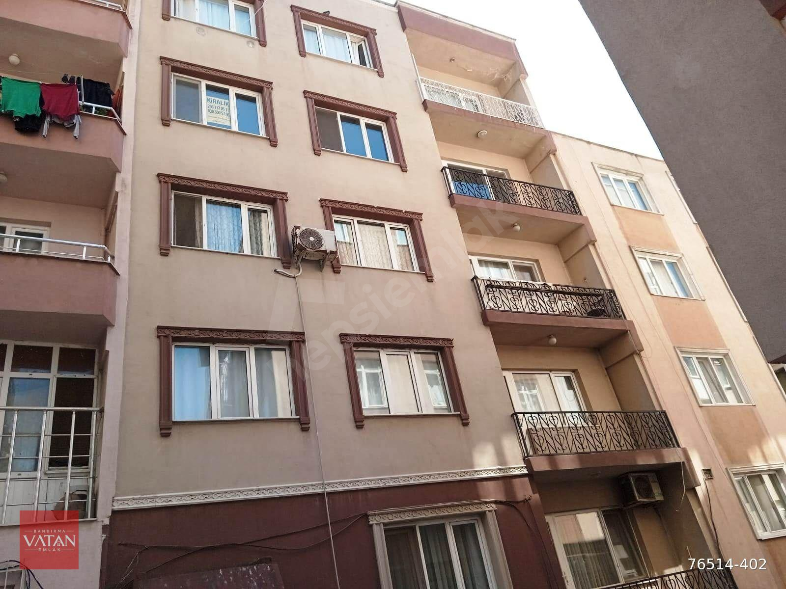 BANDIRMA VATAN EMLAK'TAN ATATÜRK CADDESİNE 100 METRE 3+1 KİRALIK