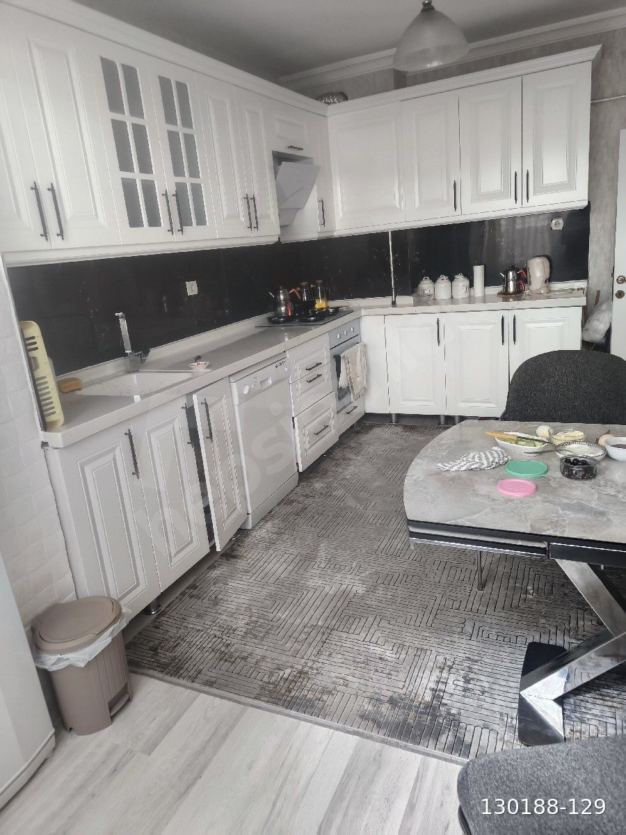 ÇUBUK MERKEZDE 3+1 EBEVEYN BANYO KİLERİ OLAN ARA KAT SATILIK MASRAFSIZ DAİRE
