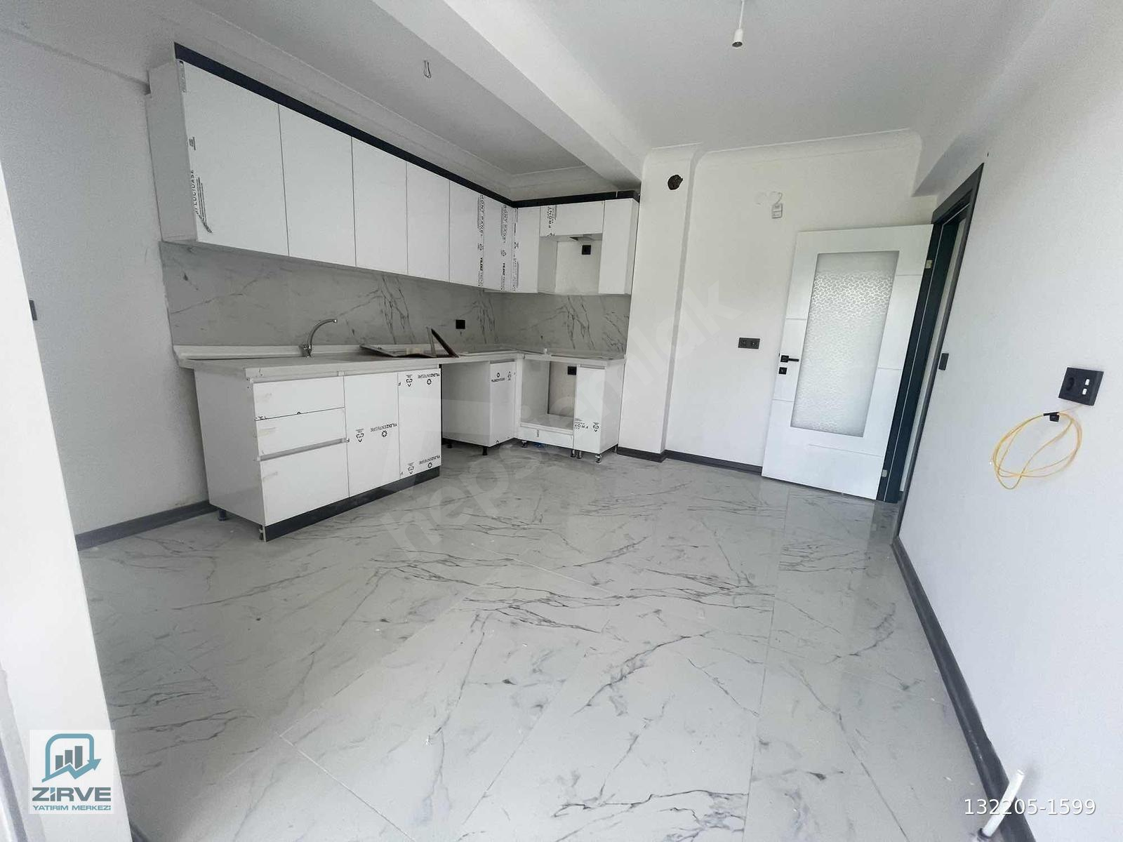 ZİRVE EMLAK'TAN KAPANMAZ CEPHE EBEBEYİN BANYOLU SATILIK DAİRE