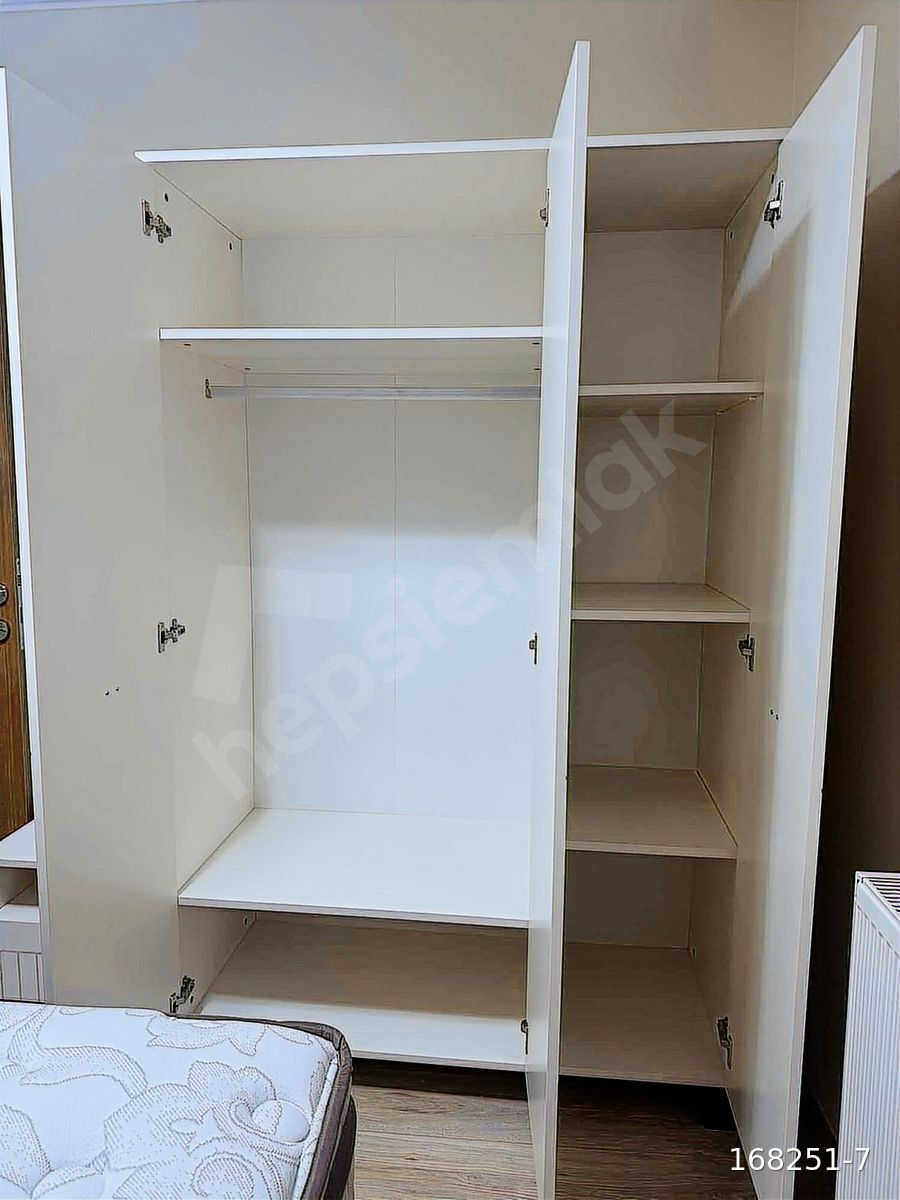 DOĞAN EMLAK'TAN YEDİTEPENİN KARŞI SOKAĞINDA 1+1 KİRALIK DAİRE