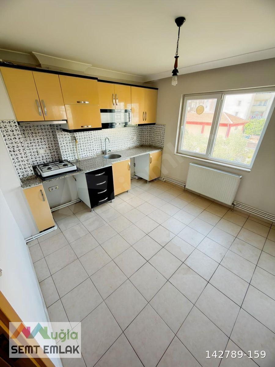KÖTEKLİ'DE MERKEZİ KONUM SALON MUTFAK AYRI 2+1 DAİRE
