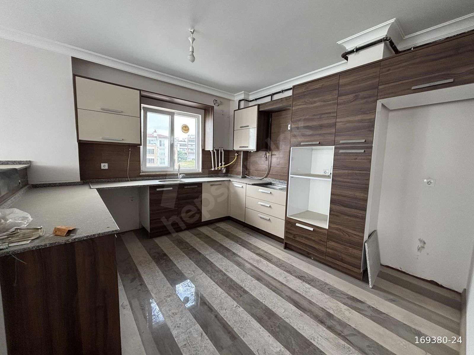 Dumlupınar'da 3+1 Ayrı Mutfaklı 160 m² Satılık Eşyasız Daire