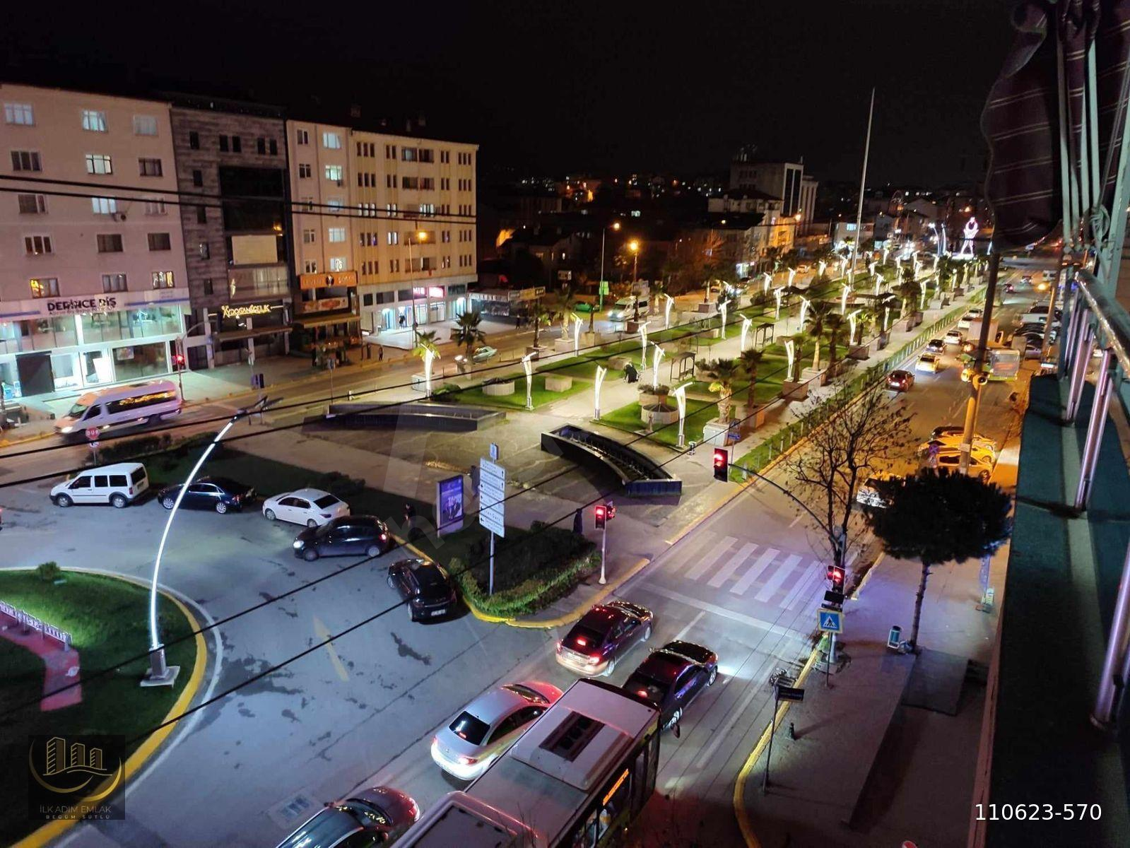 DERİNCE MERKEZDE CADDE ÜZERİNDE ÖNÜ AÇIK 2+1 KREDİYE UYGUN DAİRE