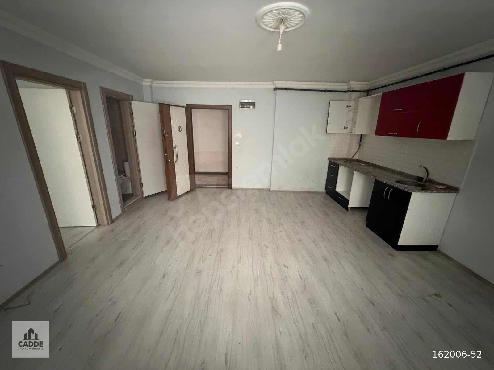 CADDE EMLAK GAYRİMENKUL'DEN KOZLU MERKEZDE SATILIK 1+1 DAİRE