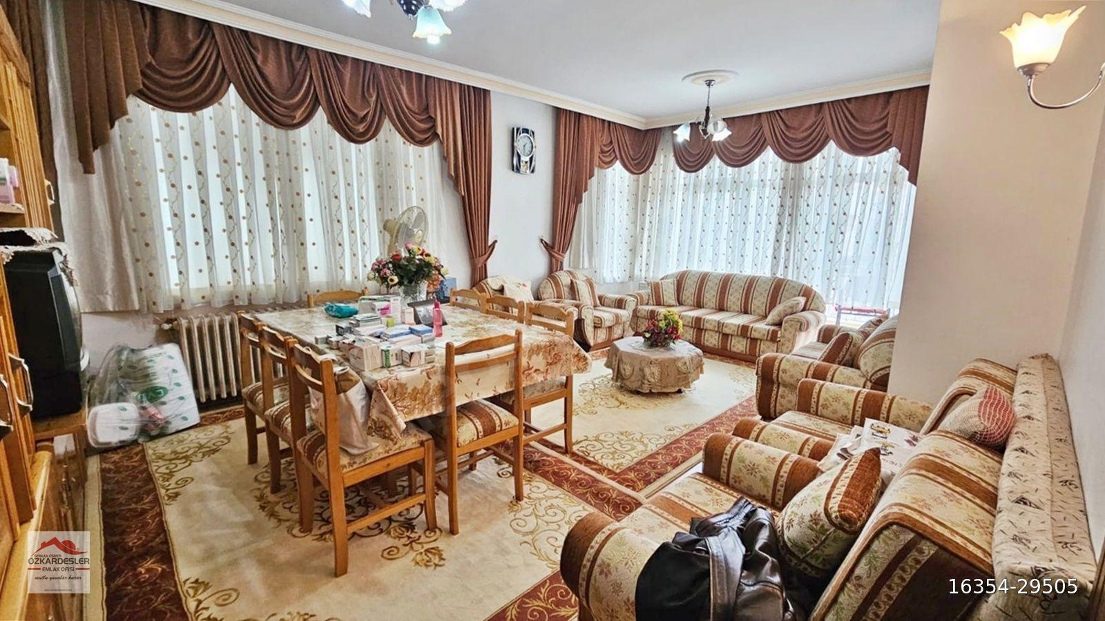 DEMETEVLERDE ! METRO DİBİ & ASANSÖRLÜ EŞYALI ÖN CEPHE MRKZİ 3+1