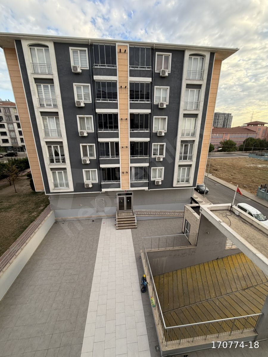 NUSRATİYE MAHALLESİNDE 3+1 ARAKAT LALEZER SİTESİNDE