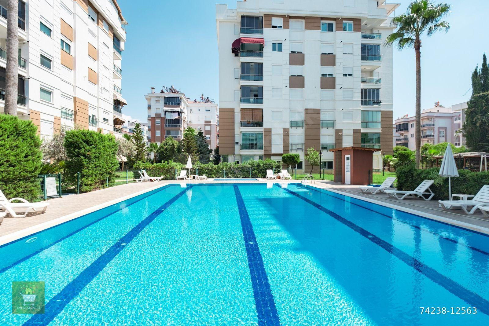 MERKEZDE LÜKS SİTEDE KATTA ÇOK GENİŞ EBEVEYN BANYOLU 2+1