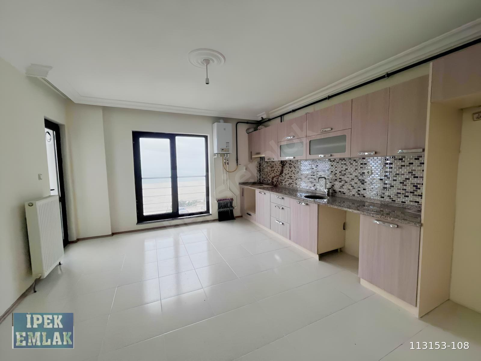 Kemer Yalı Konutları'nda Havuzlu sitede 3+1 Deniz Manzaralı