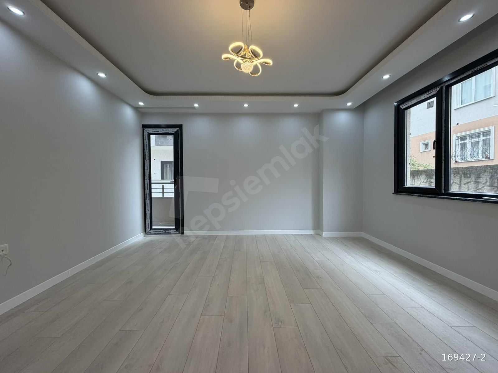 SIRASÖĞÜTLER MAH 3+1 115 m² FIRSAT YÜKSEK GİRİŞ
