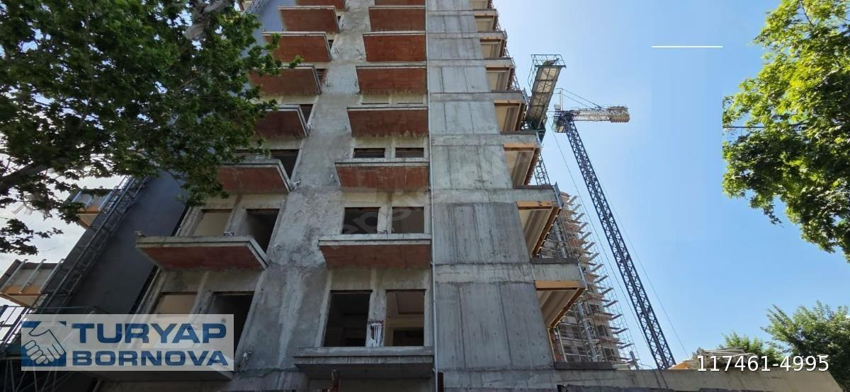 Adım Kaya Sitesinde Caddeye Bakan Orta Blok 4.kat Satılık