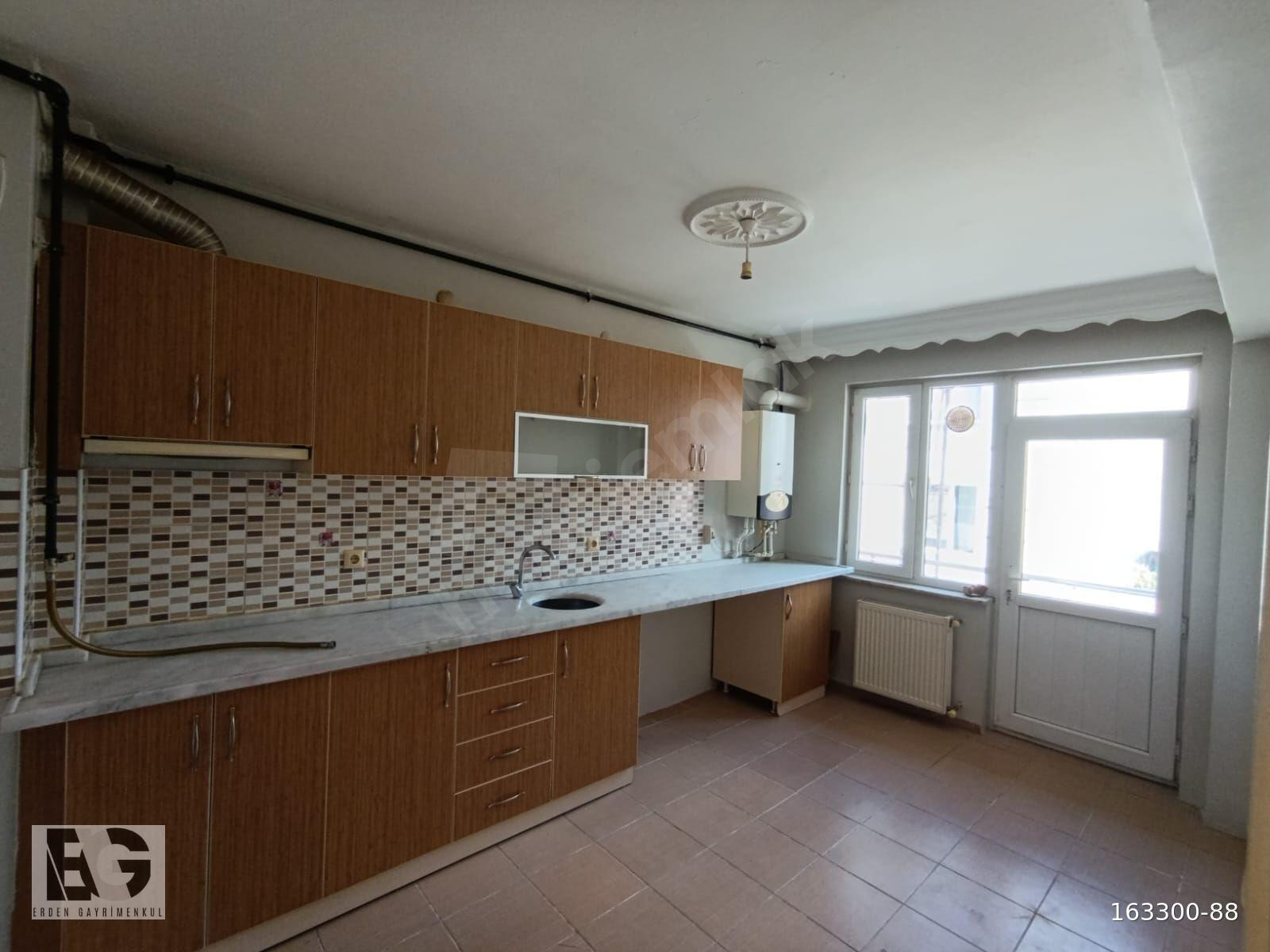 EMEK MH. ERTAŞ CD. TRAMVAY DURAĞI YANI SATILIK 2+1 DAİRE