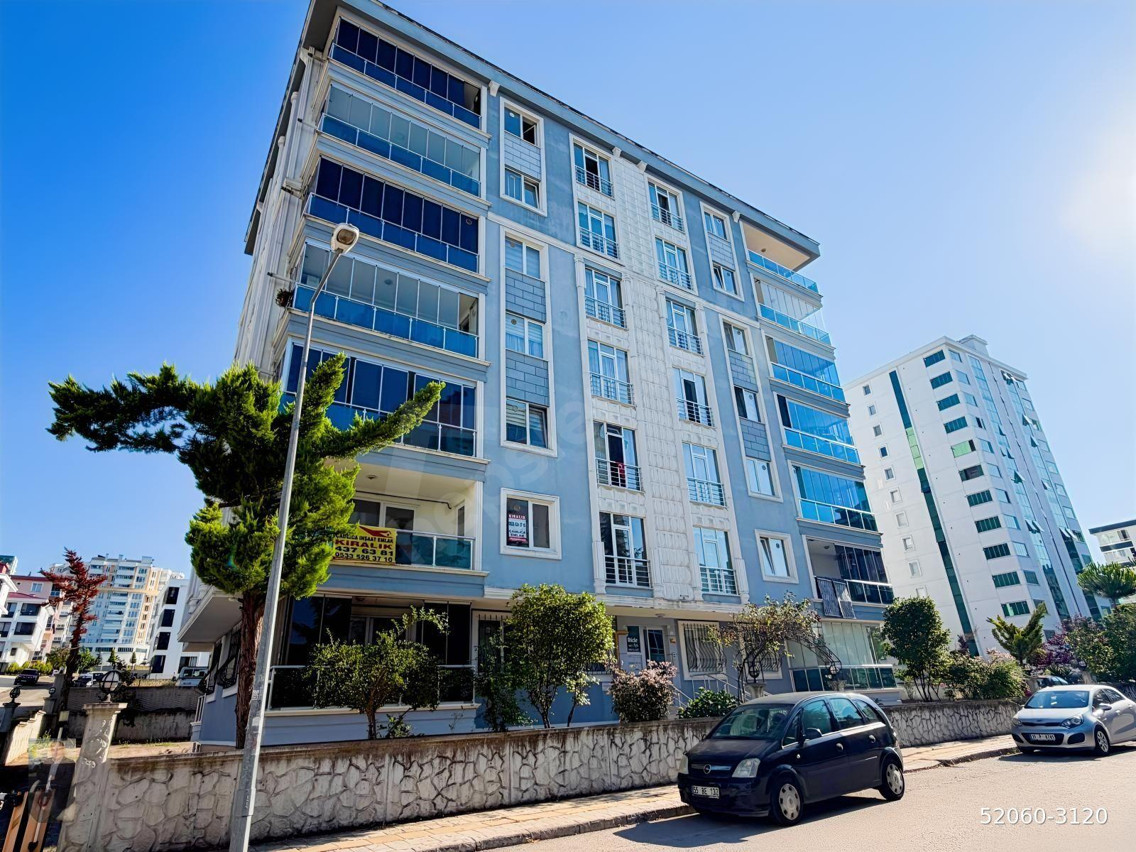 ÇAMLICADAN MERKEZİ KONUMDA AÇIK OTOPRK EBEVYN BANYOLU 3+1 DAİRE