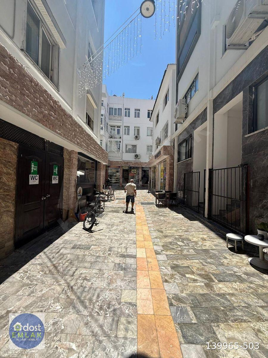 # Marmaris Kemeraltı'nda Çarşı İçinde | Kordona 100 m | 135 m² Geniş 3+1 | Tadilatla Değer Kazanacak