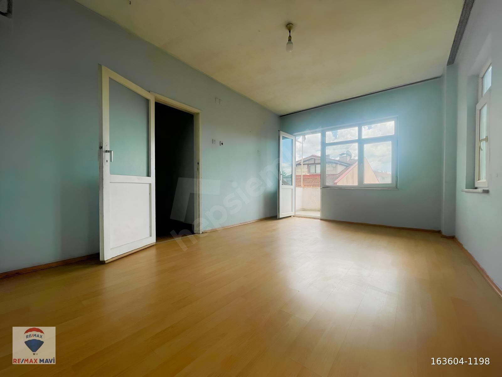 REMAX MAVİ'DEN ADAPAZARI'NDA MERKEZİ 3+1 SATILIK DAİREMİZ