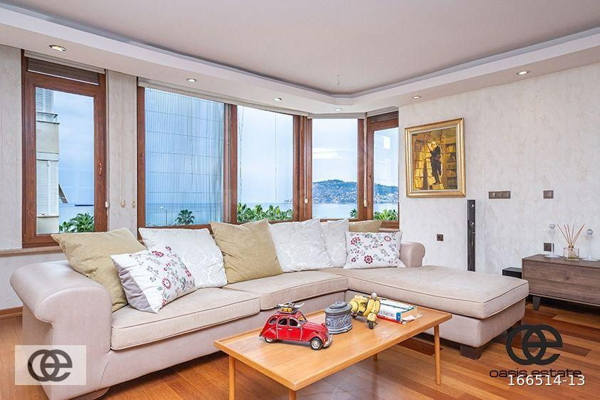 Alanya'nın Oba Sahilinde Deniz Önü 3+1 Daire