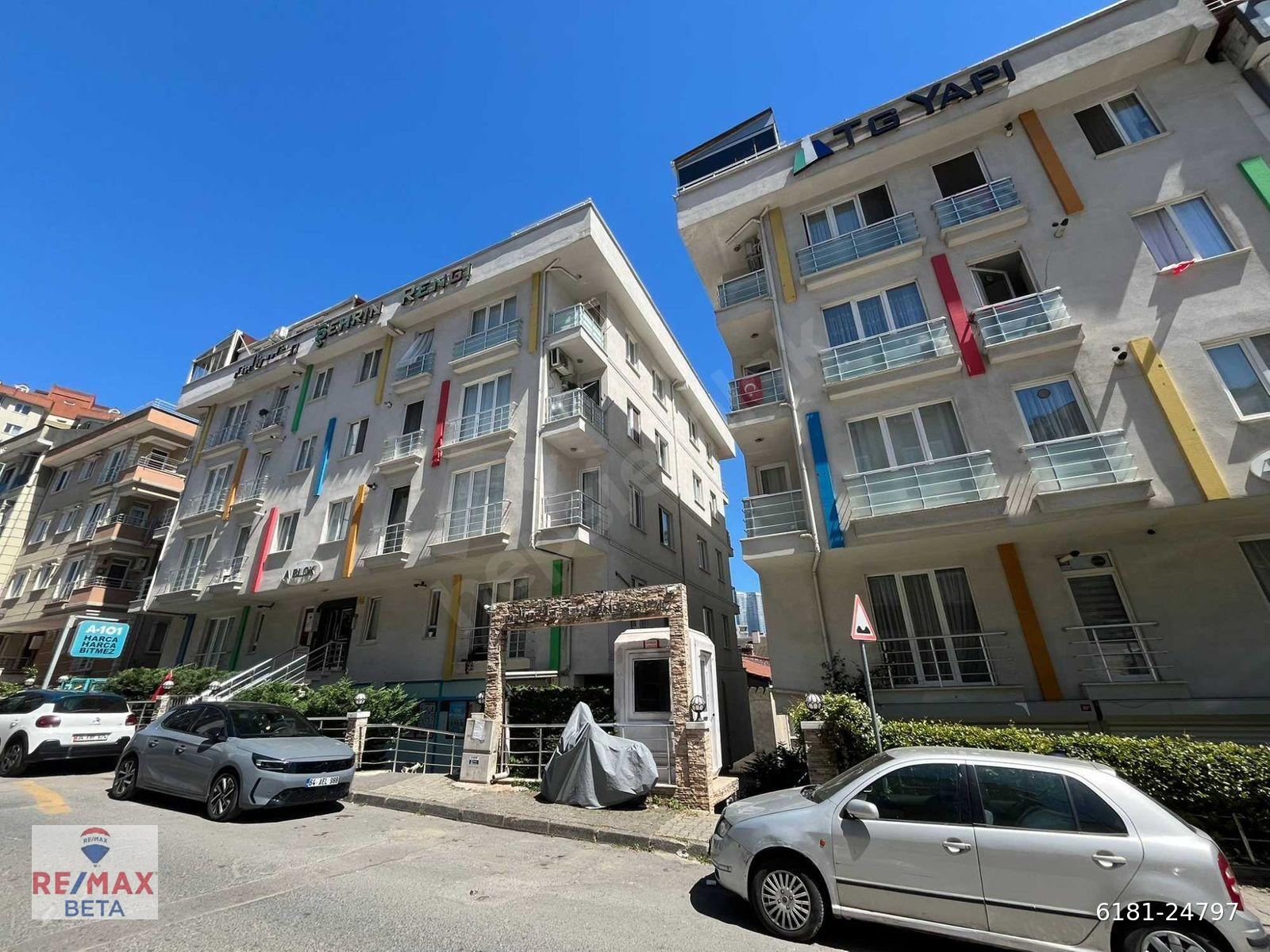 ATAŞEHIR AŞIK VEYSEL MH ŞEHRIN RENGI SITESINDE SATILIK 1+1 DAIRE