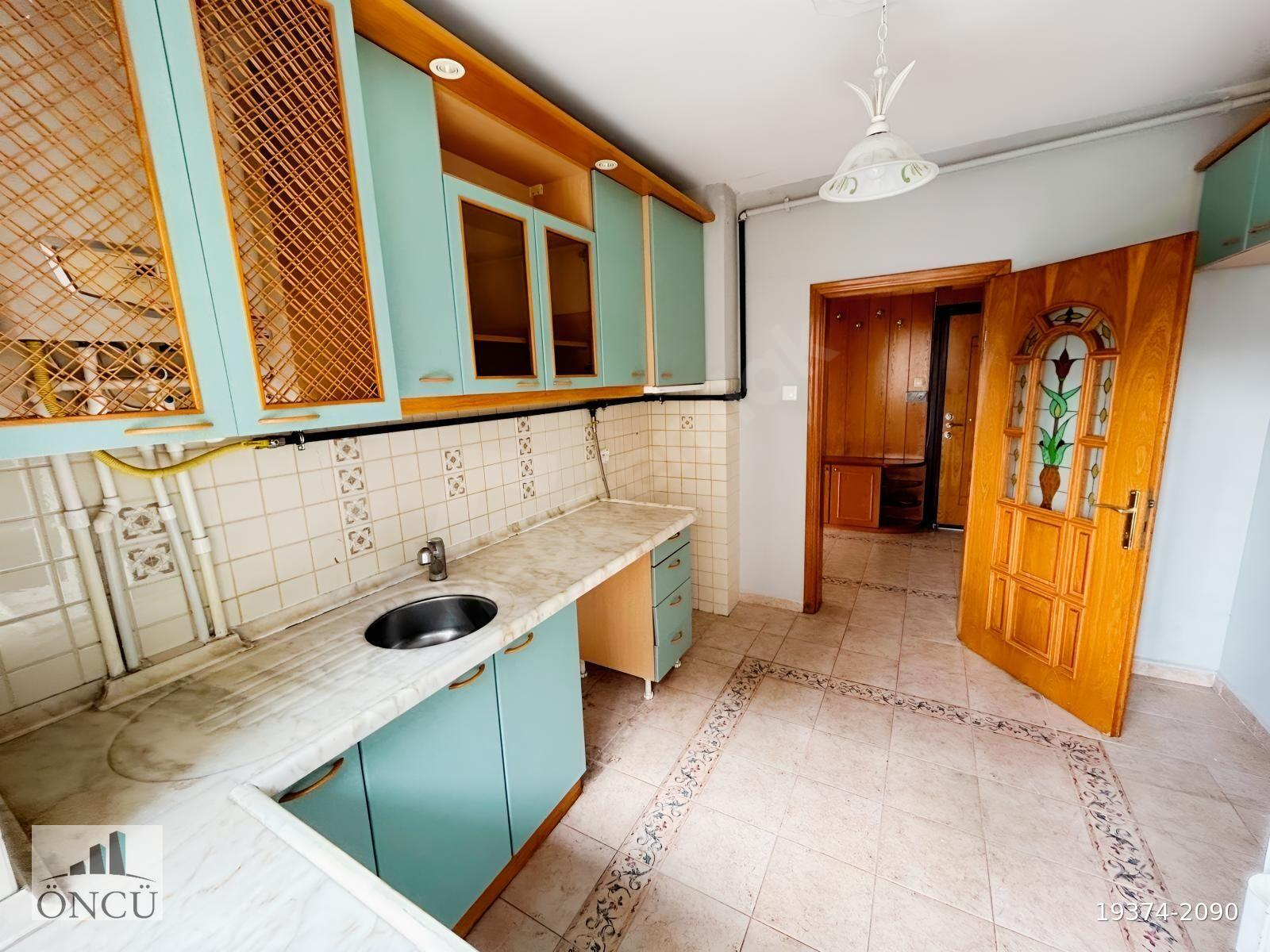 CUMHURİYET MAHALLESİ GAZİ CADDESİ ÜSTÜ 3+1 ARA KAT KOMBİLİ DAİRE