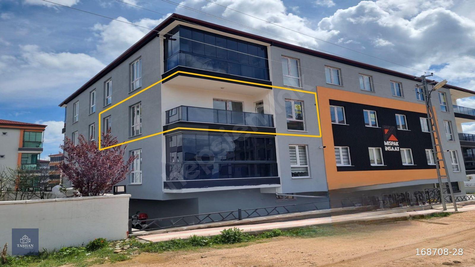 TAŞHAN EMLAK' TAN AMASYA-MERZİFON YENİ MAHALLE H. ÇALKAN İLKÖĞRETİM OKULU ÜZERİNDE SIFIR 3+1 DAİRE