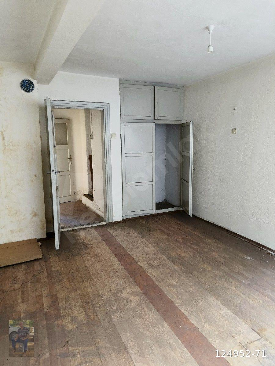 KARABÜK MERKEZ BAYIR MAHALLE ULU CAMİ YANI SATILIK TERAS KAT DAİRE