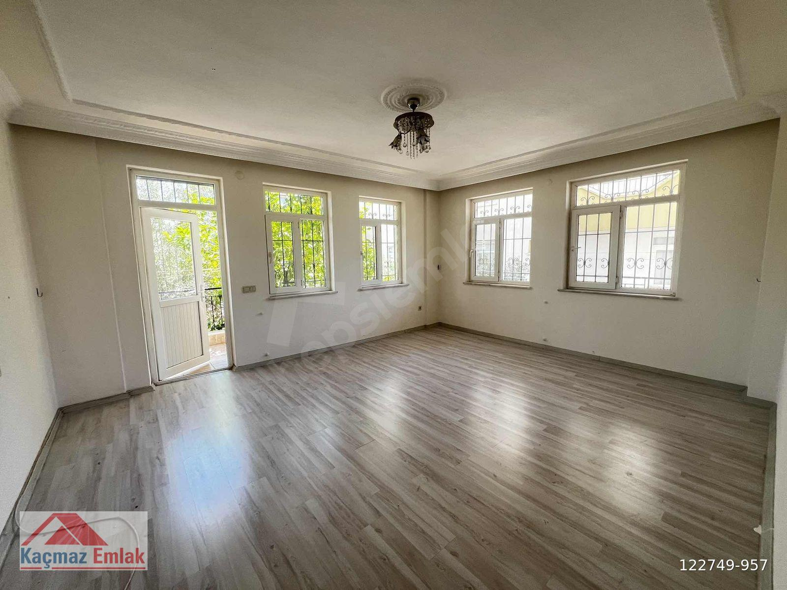 MANAVGAT AYDINEVLERDE 4+1 TEK DAİRE