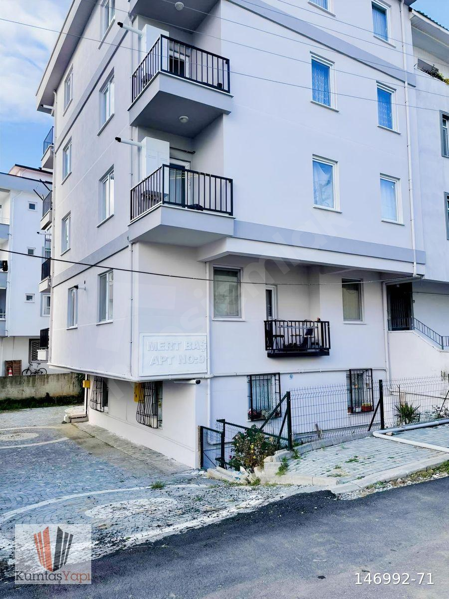 Cumhuriyet Mahallesinde Satılık 2+1 Bahçeli Giriş Kat Daire