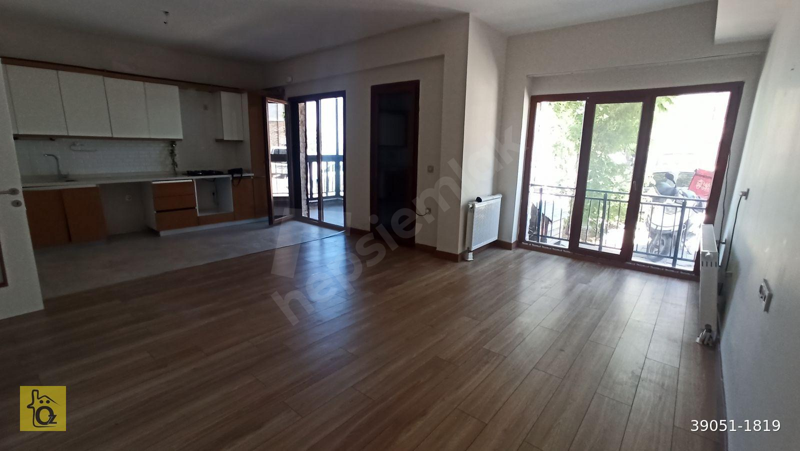 BAYRAKLI TOKİ'DE 3 ODA SALON 2 BANYOLU AÇIK MUTFAKLI BAHÇE KATI