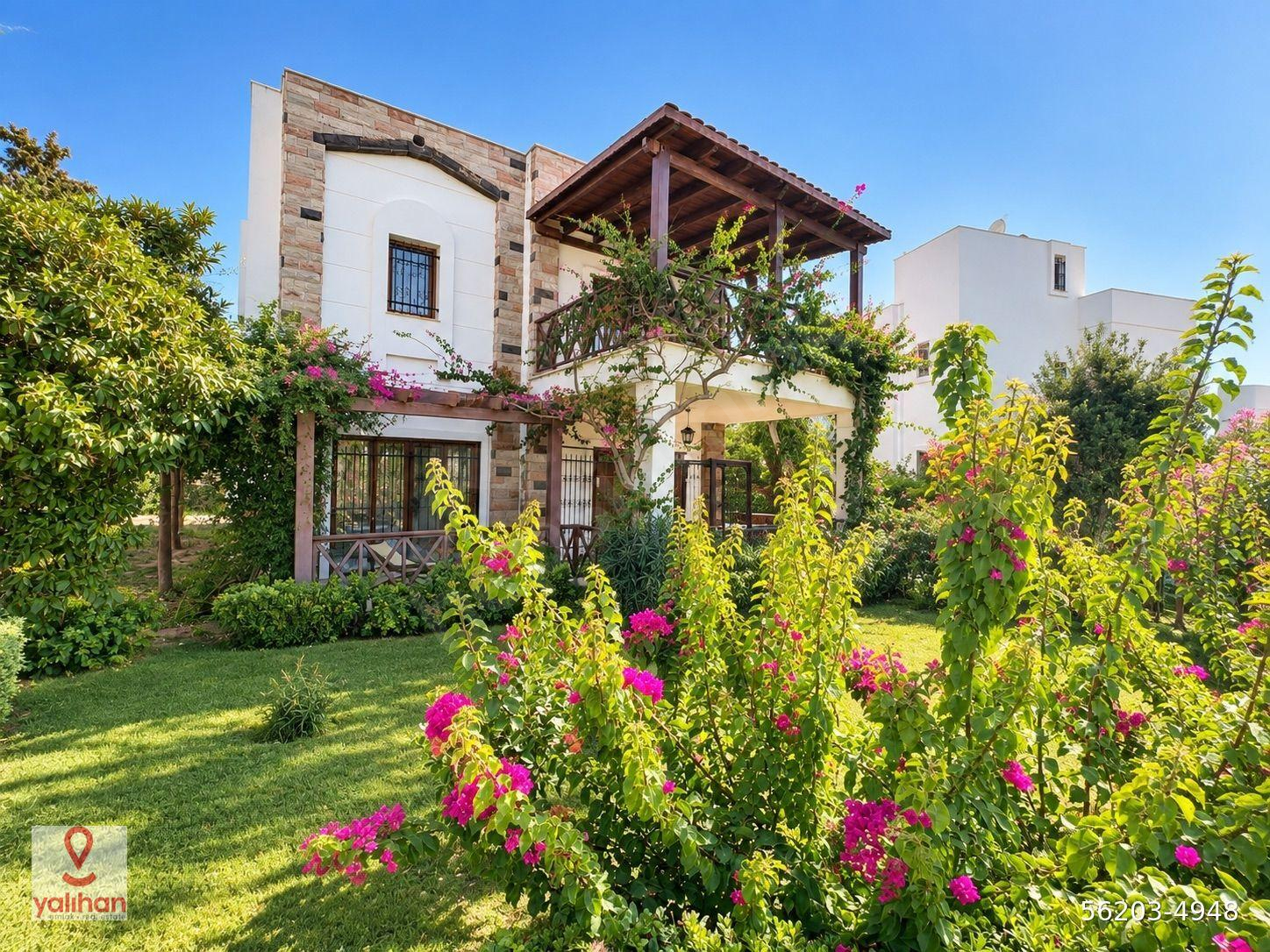 Bodrum Yalıkavak Satılık Havuzlu Sitede Düzayak Otoparklı 2+1