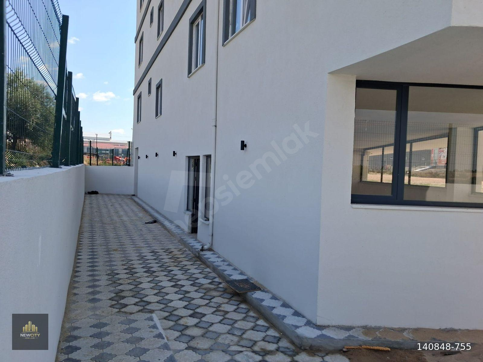 NEWCITY EMLAKTAN ÜNİVERSİTE YOLUNDA SATILIK SIFIR 1+1 DAİRE