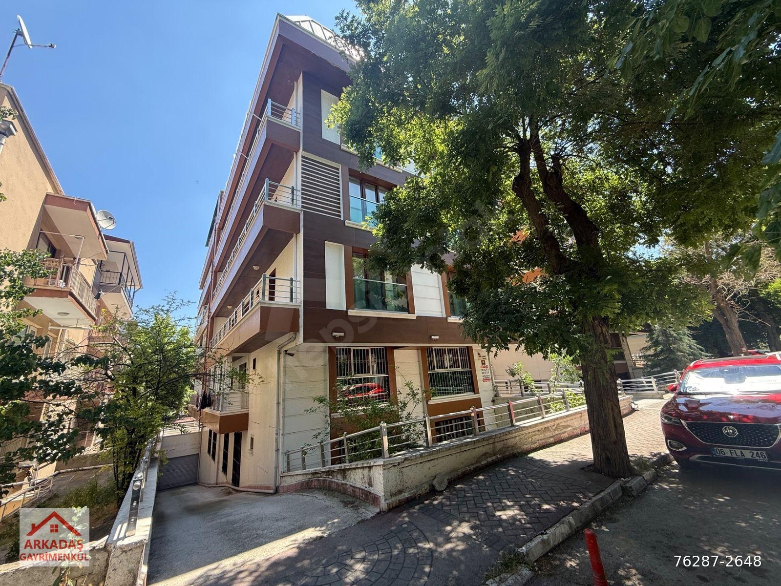 BAHÇELİEVLERDE 10 YILLIK BİNADA GENİŞ TERASLI 5+1 DUBLEKS EBEBYVN BANYOLU