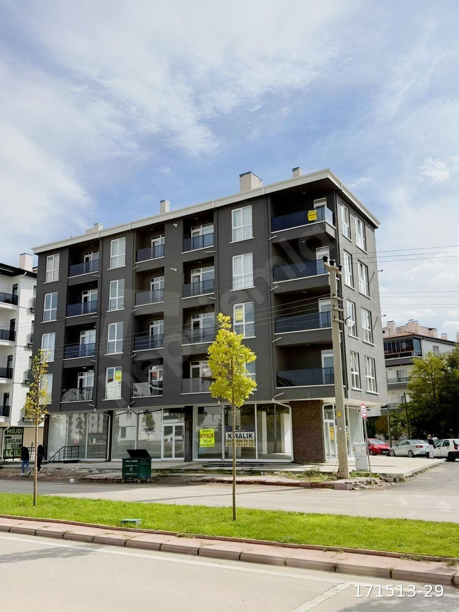 112 ACİL YANIN'DA KÖŞE BAŞI ÇİFT CEPHE GENİŞ BALKONLU 1+1