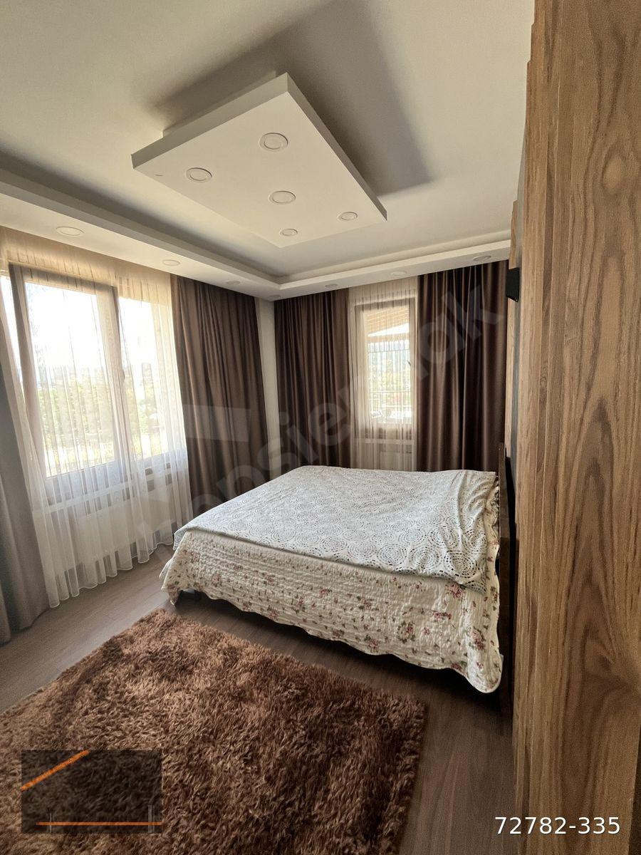 KADİKÖYDE 1+1 FULL EŞYALI ABONELİKLER İÇİNDE KİRALIK