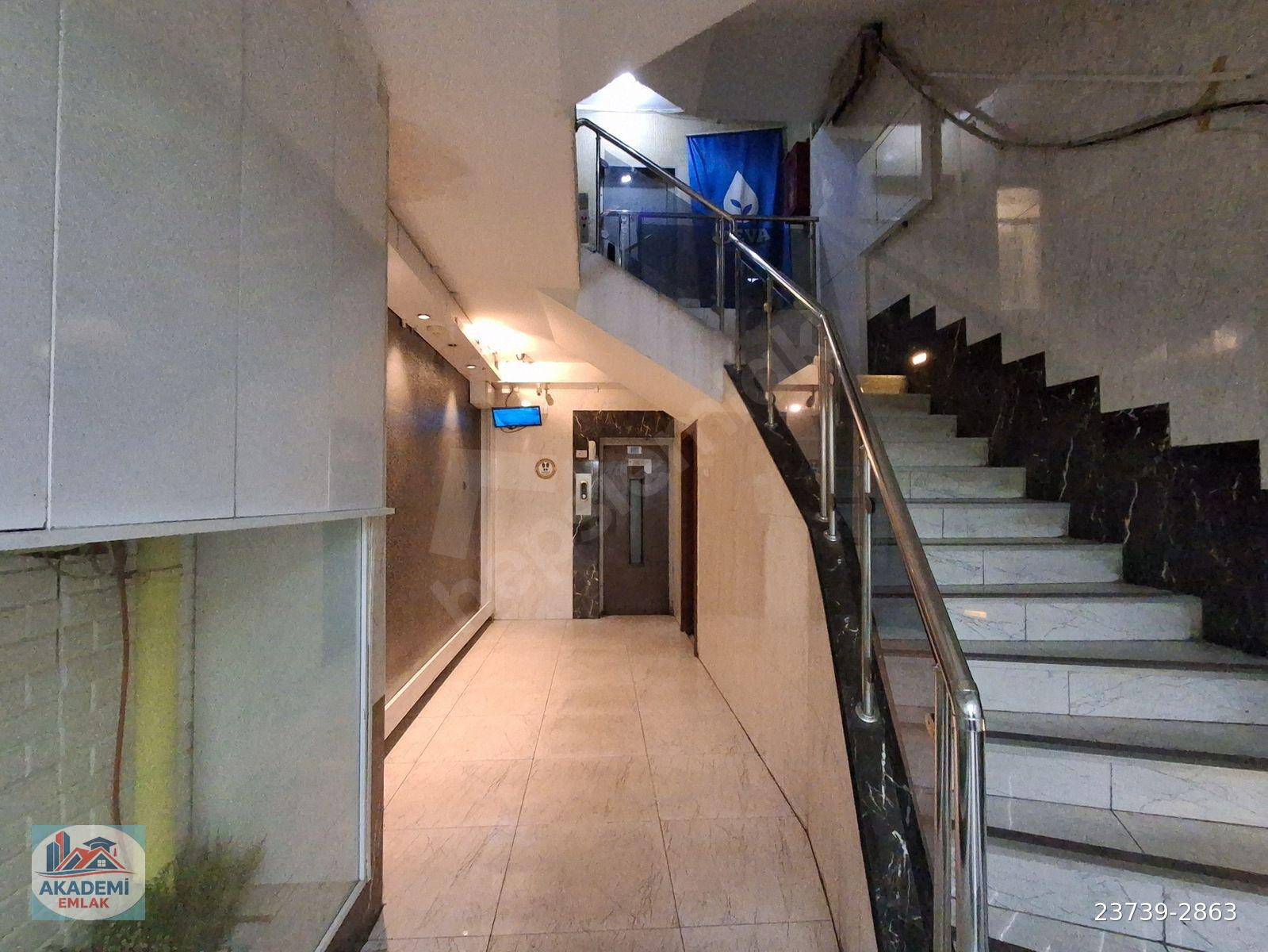 AKADEMİ'den Necatibey Caddesi Üzerinde Konut Ofis Muayenehaneye Bir çok işyerlerine Uygundur 3+1