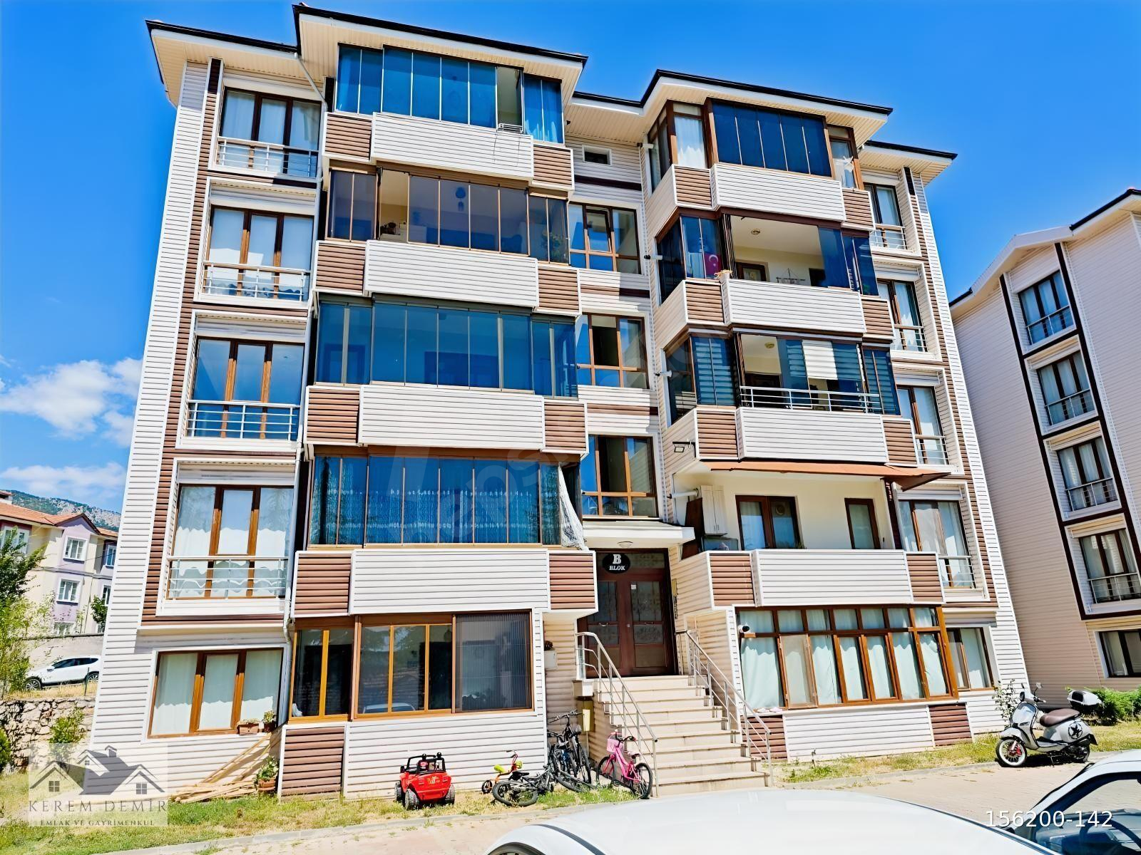 KEREM DEMİR DEN SAFRANBOLUDA SATILIK 3+1 YAPILI FIRSAT DAİRE