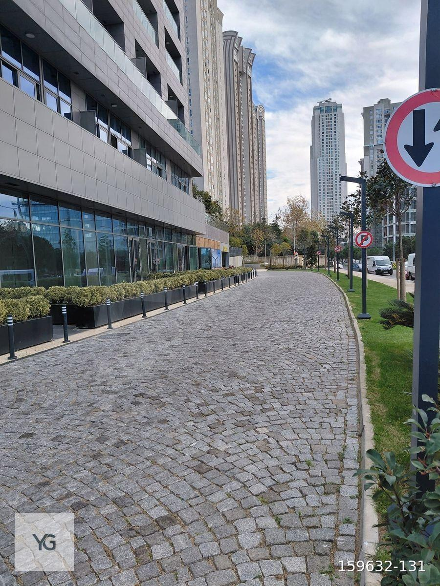 ATAŞEHİR MODERN.. PRESTİJLİ ÖZEL PROJEDE SATILIK 1+1..