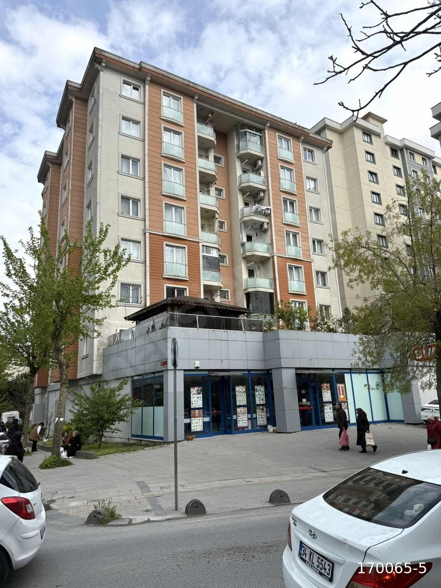 İsmail Ceylan'dan Üsküp Cd. Üzerinde 3+1 Site İçi Daire