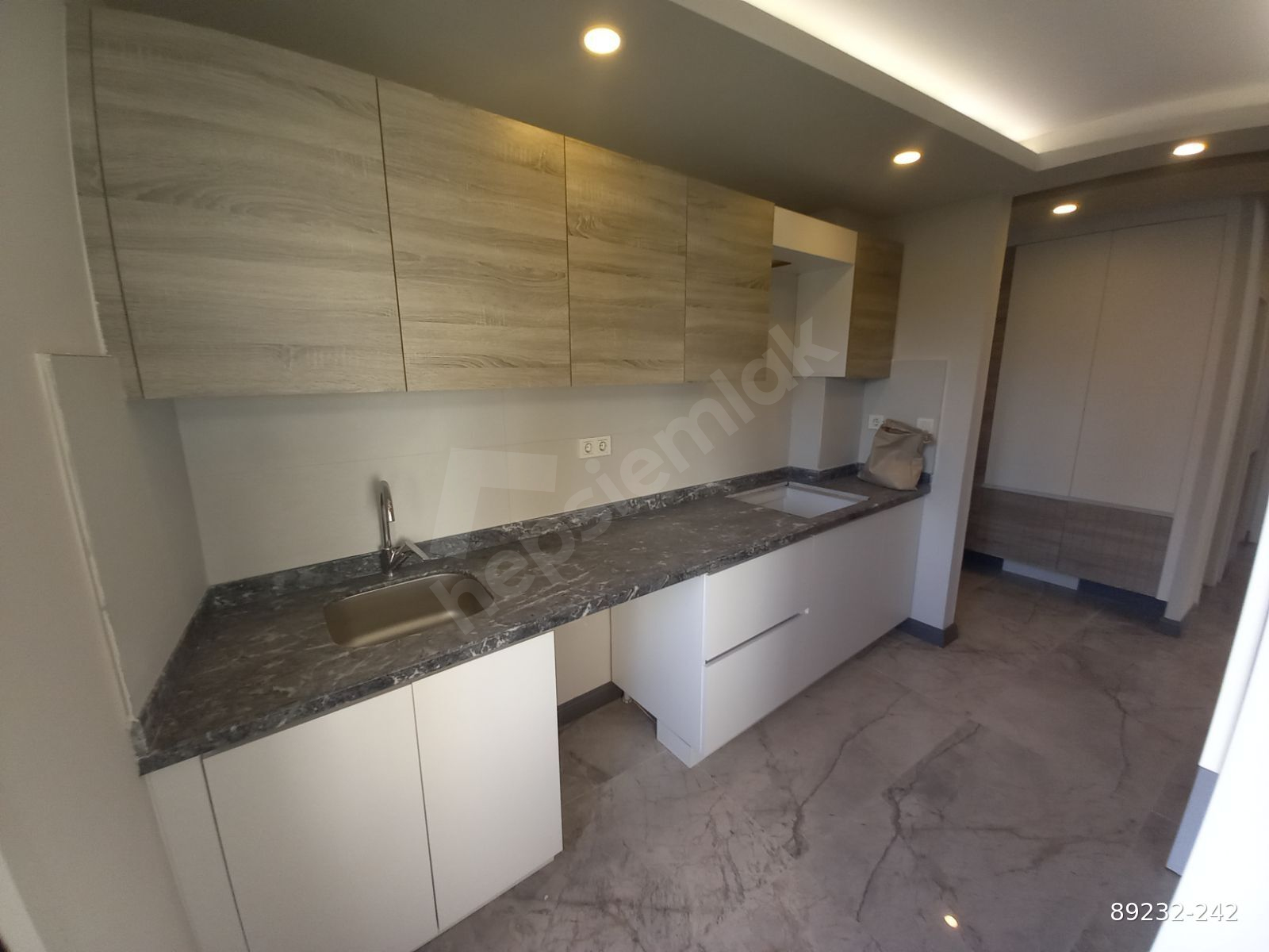 MEYDANKAVAGINDA İÇİ SIFIR YAPILI 3+1DAİRE