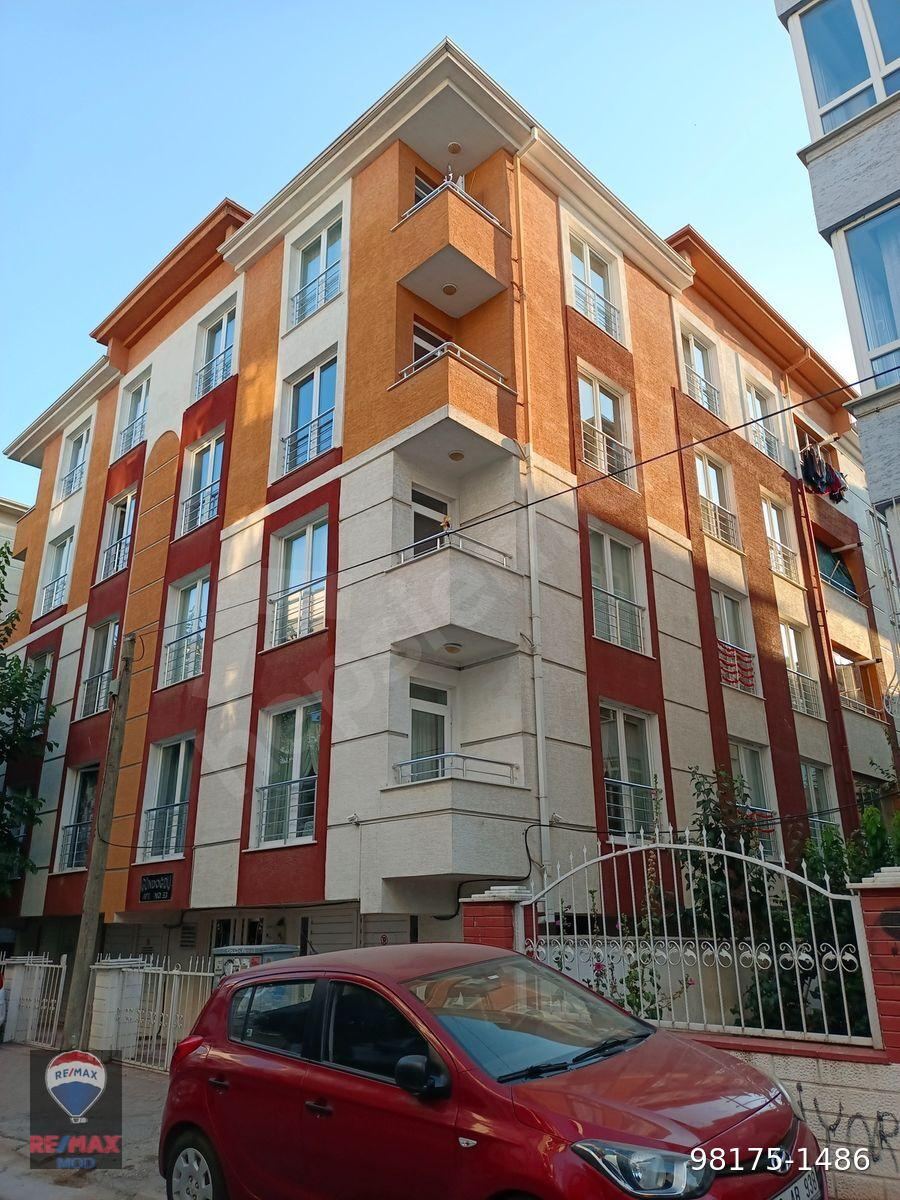 Bahçelievler'de ayrık nizam ferah 3+1 asansörlü kiralık daire