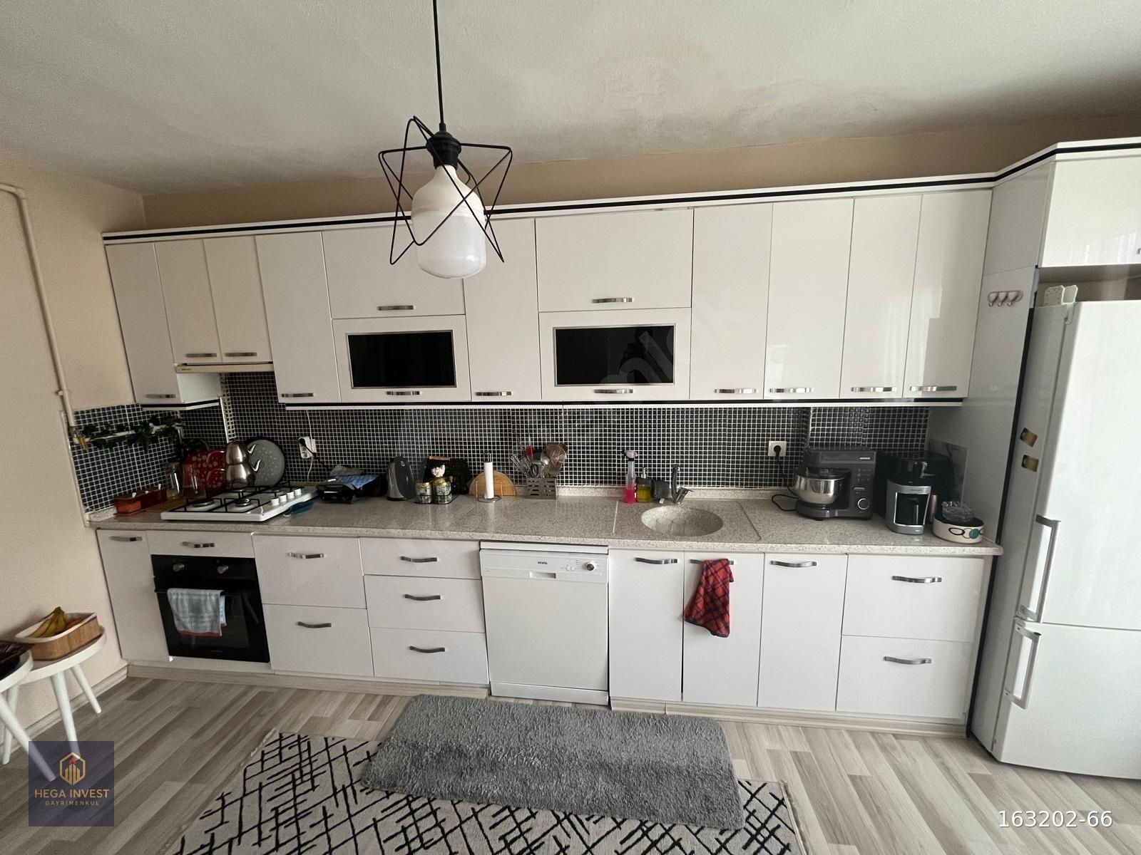 HEGA'DAN PAZARTESİ PAZARI KÖŞESİNDE 2+1 BAKIMLI GENİŞ DAİRE