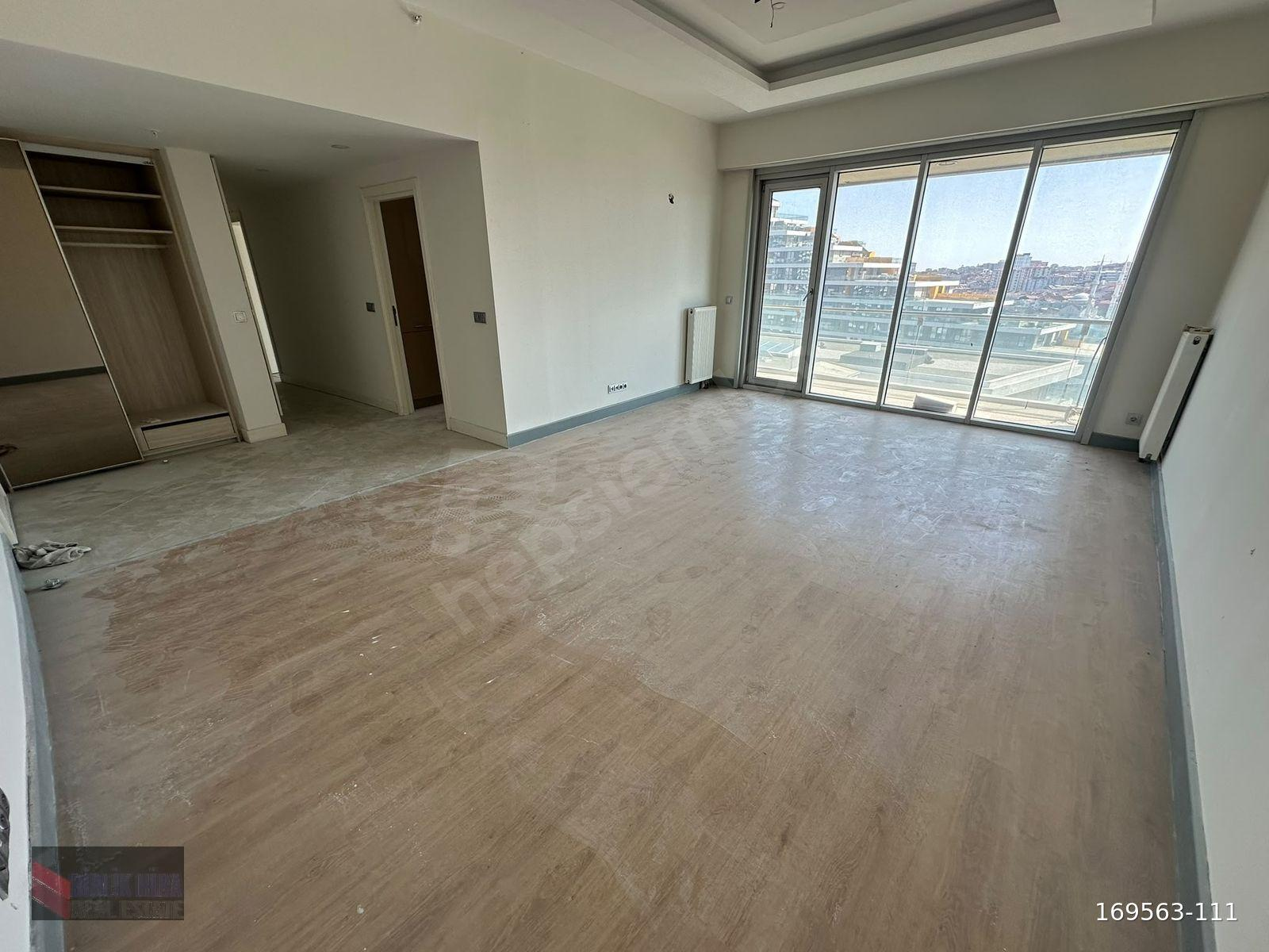 BATIŞEHİR HİRA'DAN SATILIK 4.5+1 YÜKSEK KAT PEYZAJ MAN. DAİRE