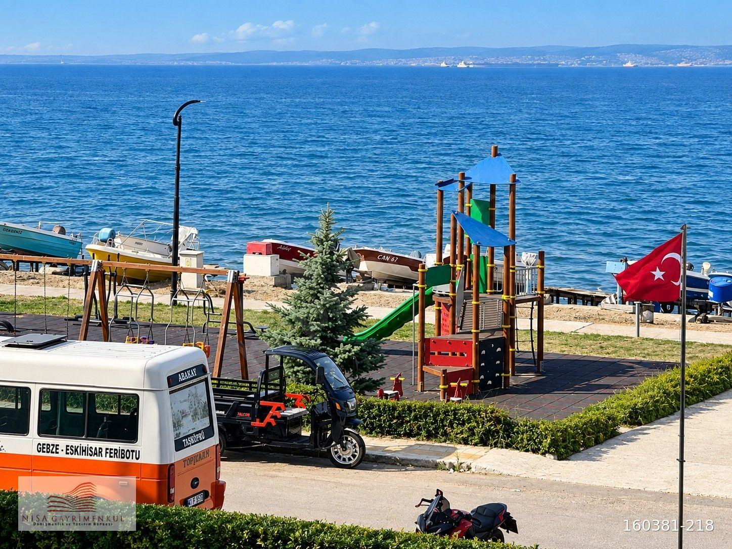 Yalova Zuhalkent Sitesinde Denize Sıfır Eşyalı 2+1 Satılık