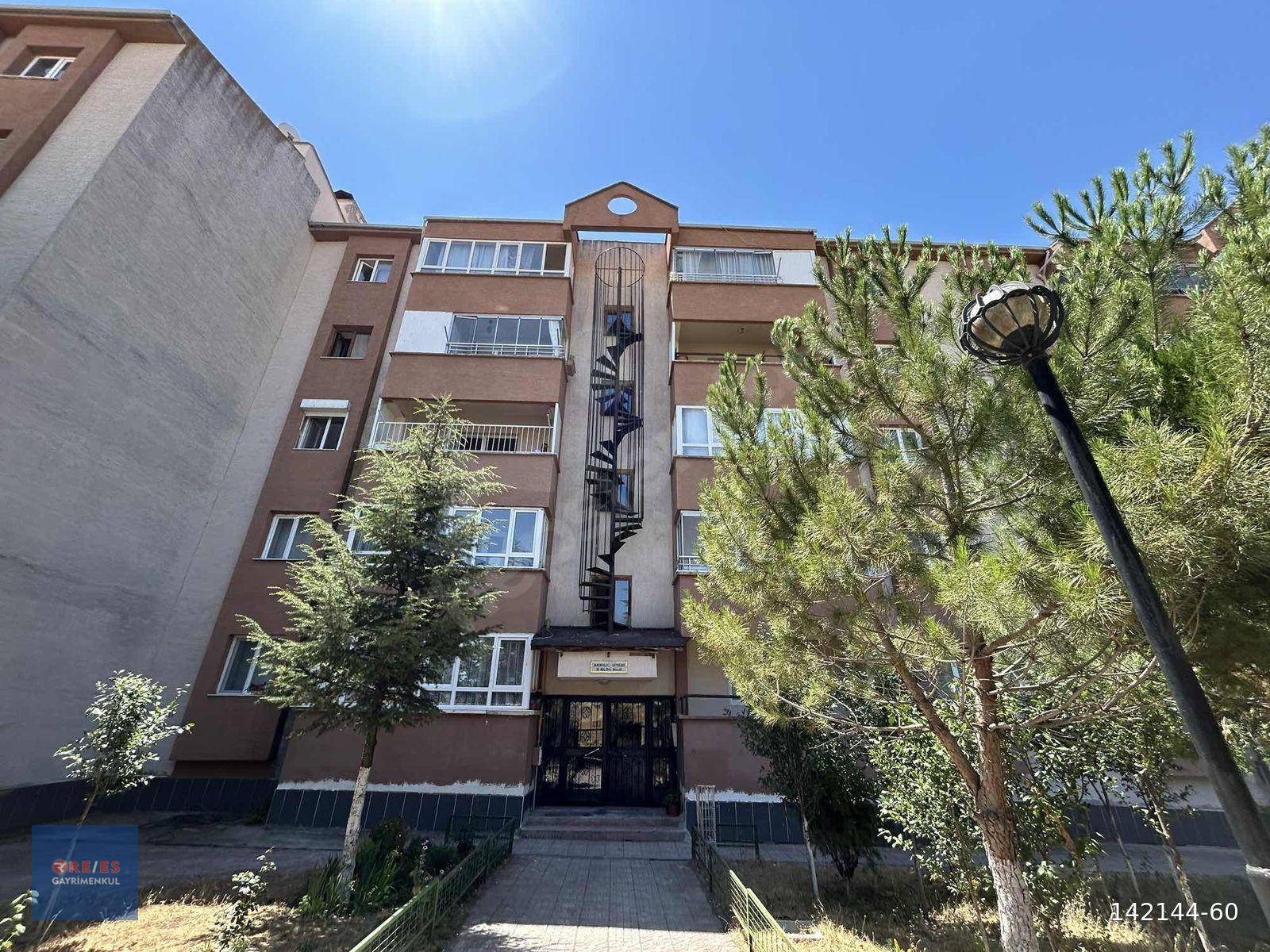 RE/ES'DEN SULTANDERE'DE İÇİ YAPILI SATILIK 3+1