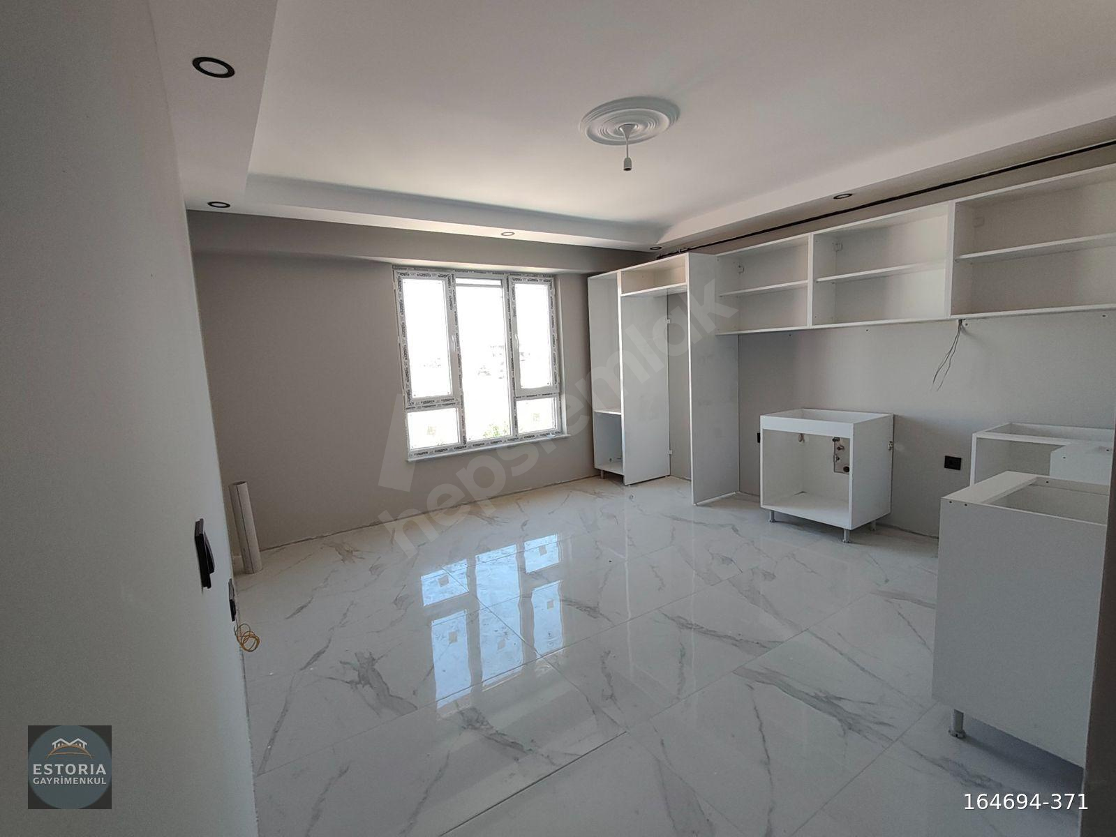 ESTORIA'DAN DERMAN CD YANI ARAKAT AMERİKAN MUTFAKLI 2+1 DAİRE