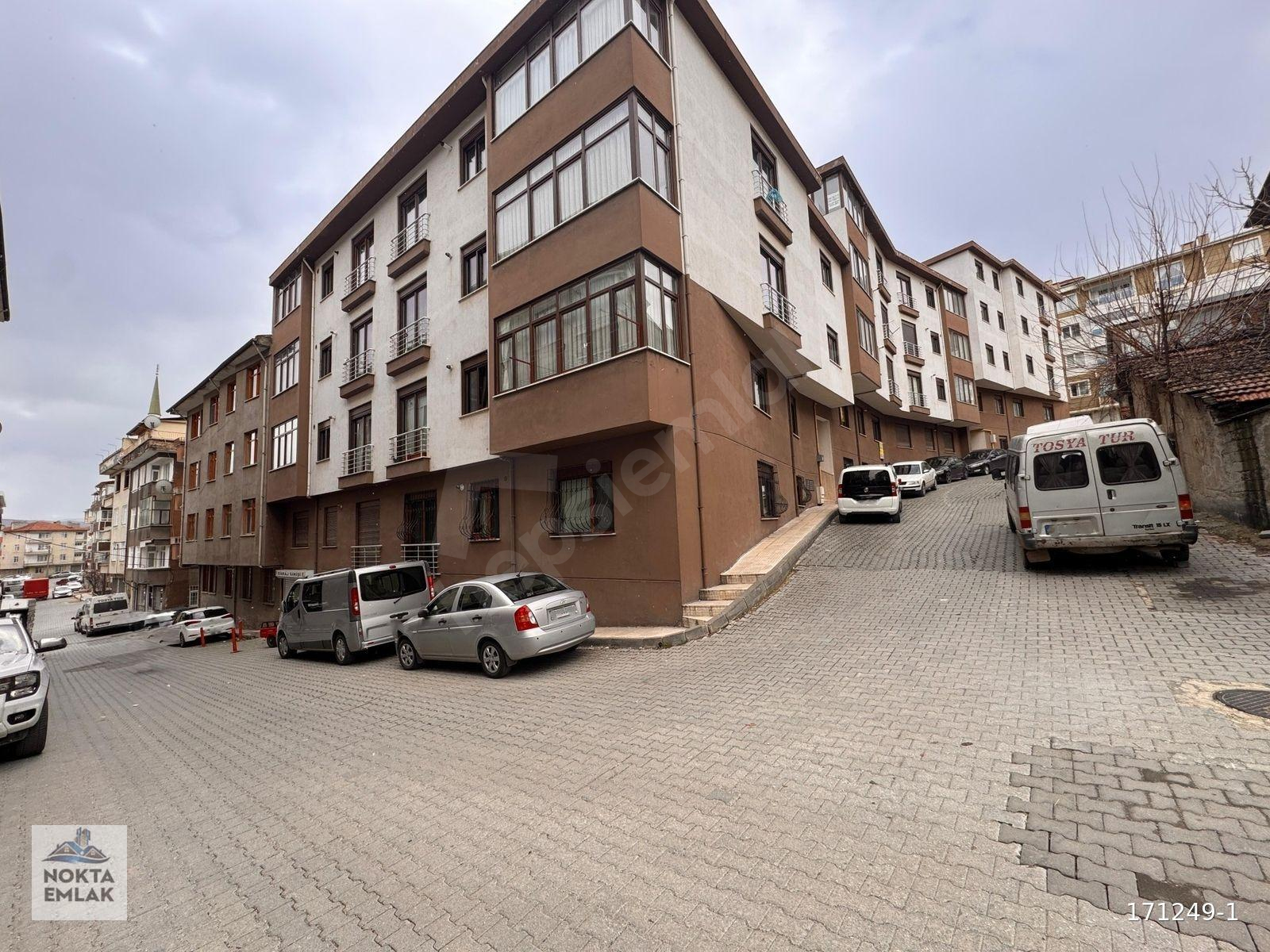 ÇARŞI MERKEZİNDE KAPALI OTOPARKLI, EKSTRALI 150 M2 FIRSAT DAİRE