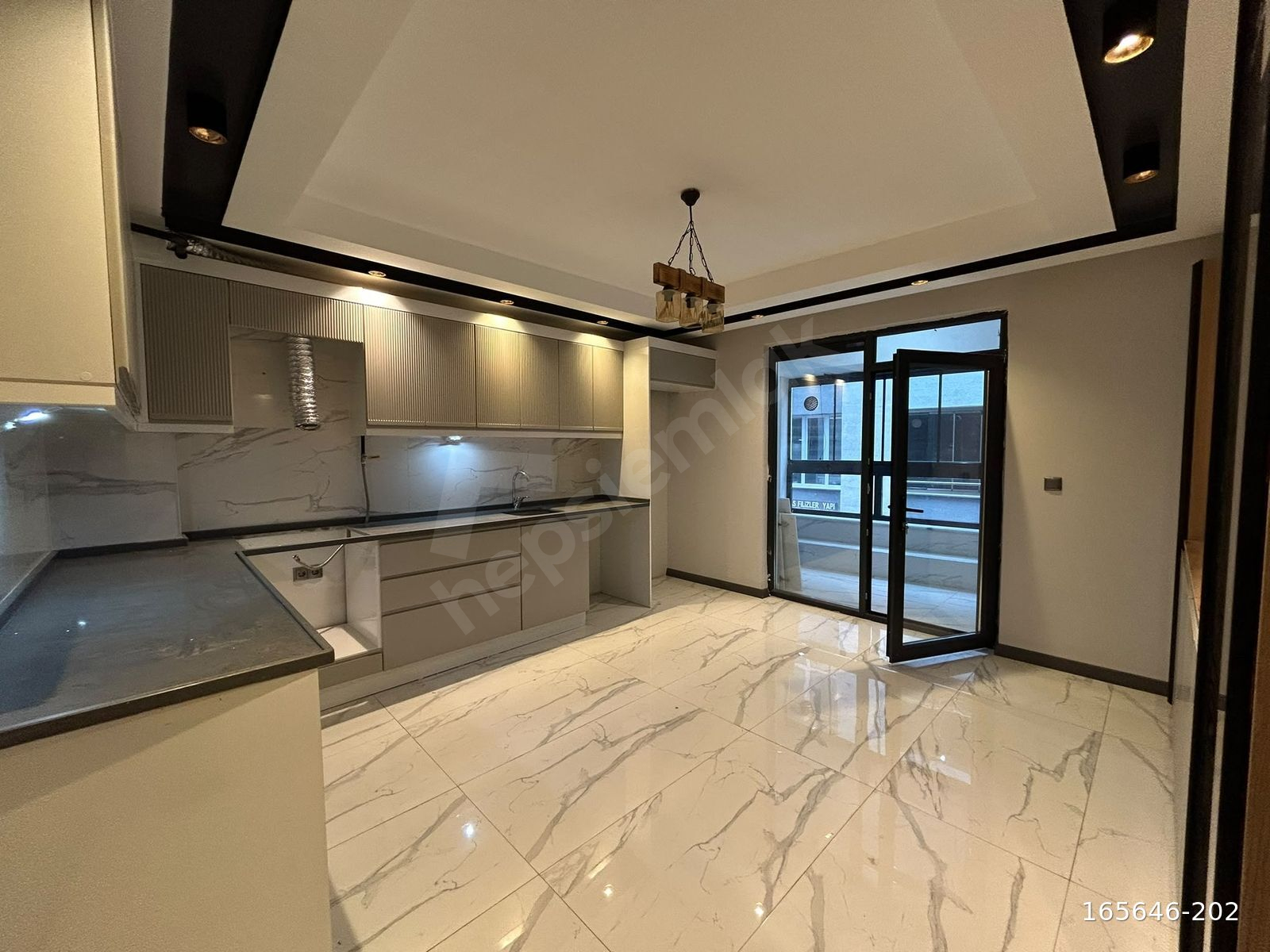 KUMLUBEL MAH ESENLİ CAD'Sİ DİBİ ULTRA GENİŞ LÜKS 3+1 SATILIK