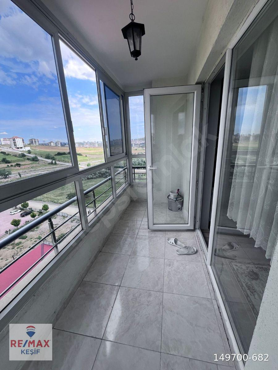SATILIK YAKACIK 3+1 EBEVEYN BANYOLU KAPALI TERAS BALKONLU DAİRE