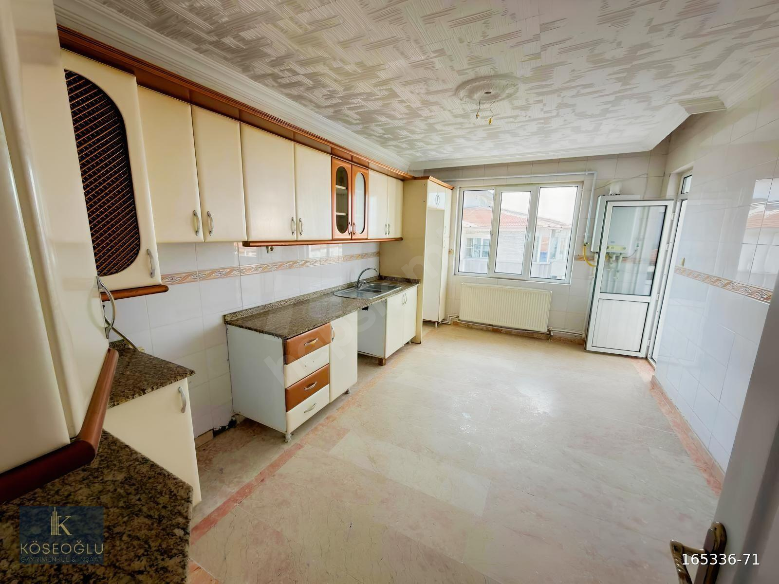 KÖSEOĞLU GAYRİMENKUL'DEN SEFAŞEHİRDE 4+1 SATLIK DAİRE